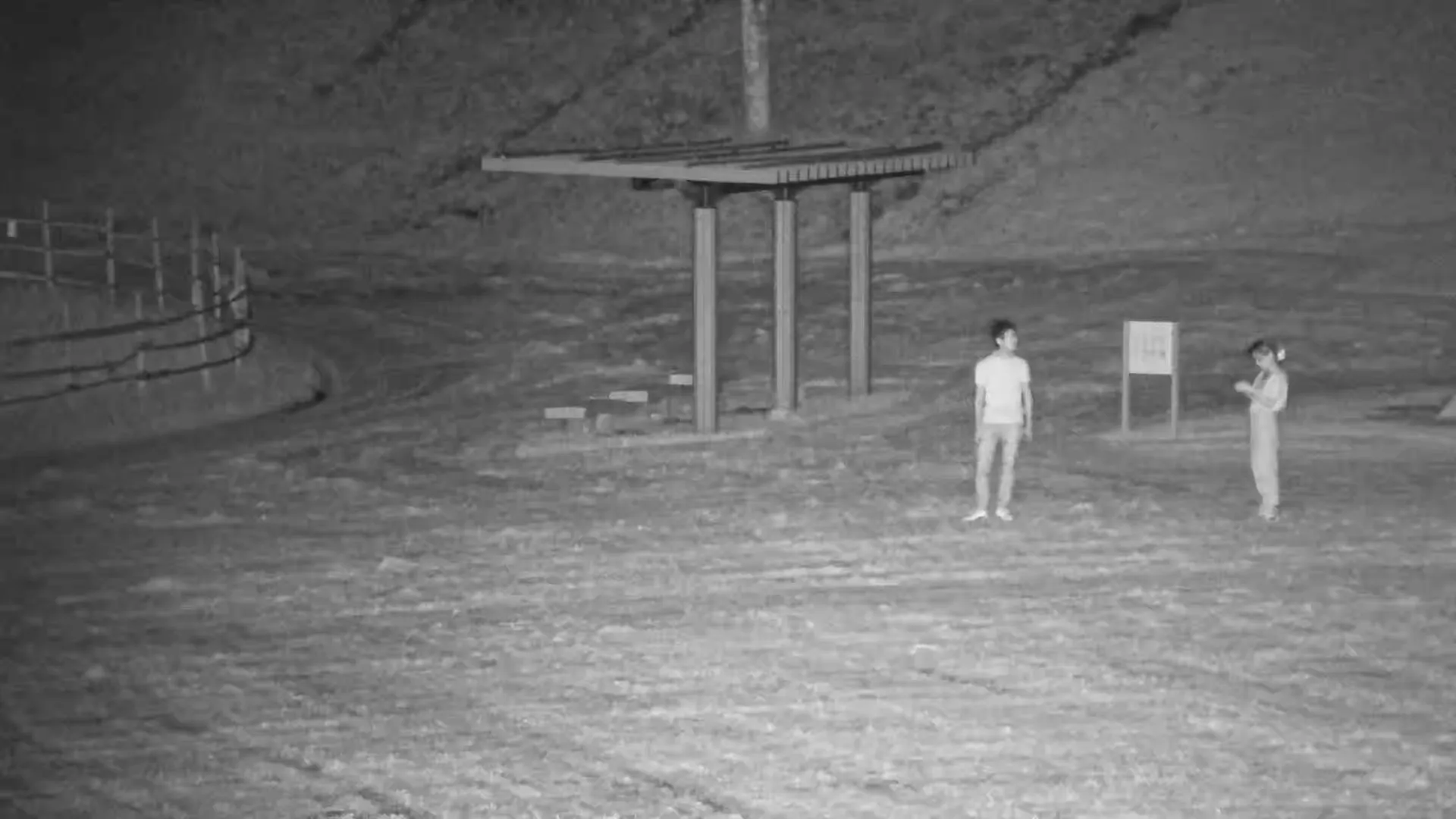 防犯カメラの低照度対応。低照度（0.1ルクス未満）での映像。